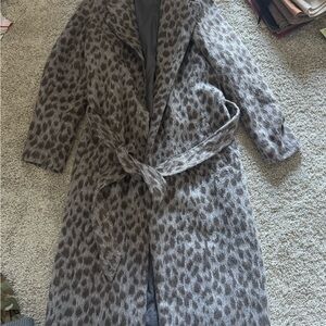 Old Navy Women's Gray Leopard Teddy Jacket